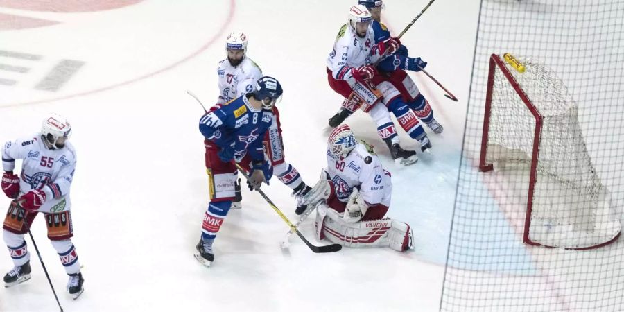 Kloten und Rapperswil fighten auch im siebten und letzten Spiel um jeden Puck.