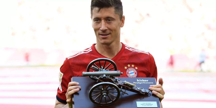 Robert Lewandowski holt sich mit 29 Toren die Torjäger-Kanone.