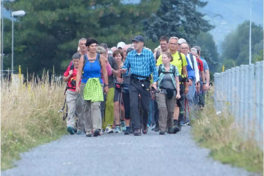 2017 führte Paul Dubacher (vorne im blauen Hemd) die Wandergruppe zum 15. Mal an.