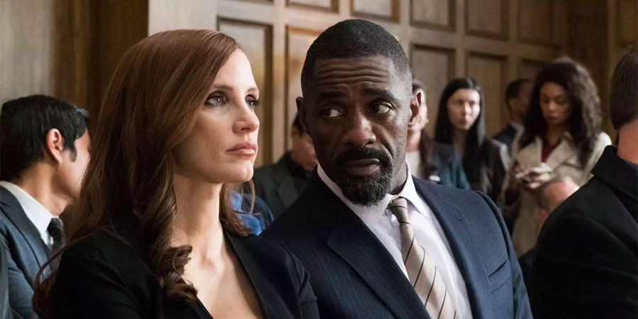 Molly Bloom (Jessica Chastain) und ihr Anwalt Charlie Jaffey (Idris Elba).