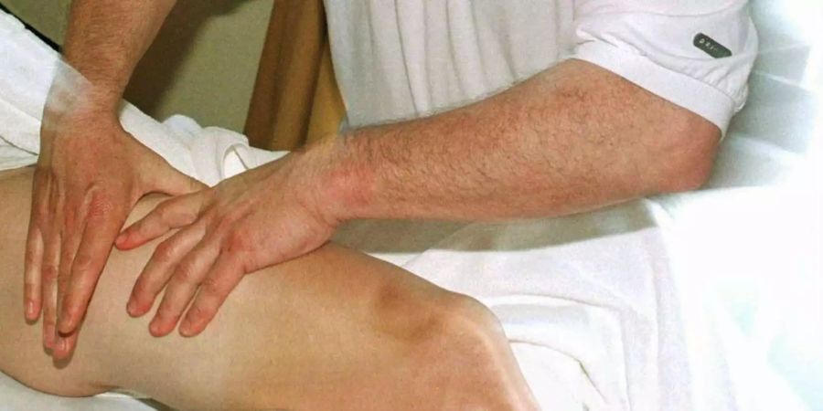 Der 57-jährige Masseur war beim SC Zofingen für die Massage von Erwachsenen verantwortlich (Symbolbild).