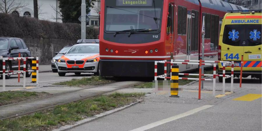 Hier erfasste die Bahn den Fussgänger.