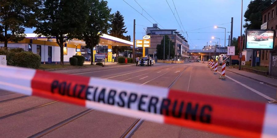 In Dresden (DE) sind für die Entschärfung einer Fliegerbombe 8700 Menschen evakuiert worden.