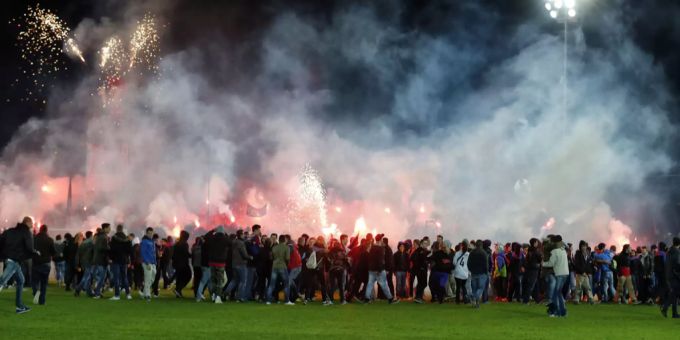 Elf Hooligans wurden vom Basler Strafgericht nun verurteilt. (Symbolbild) gefängnis hooligans