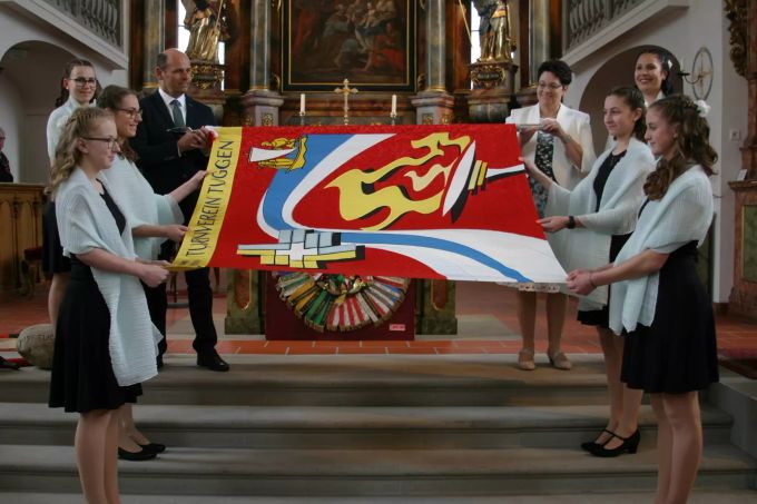 Die Einweihung der Fahne des STV Tuggen. Fahnenweihe STV Tuggen