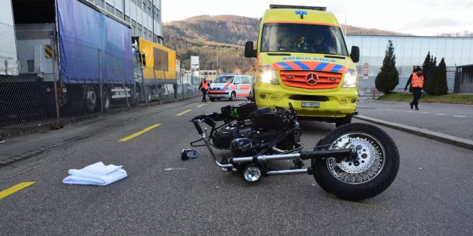Olten SO - Motorradlenker bei Selbstunfall schwer verletzt