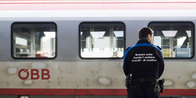 Corona-Virus - Österreich stellt Zug- und Flugverkehr mit Schweiz ein