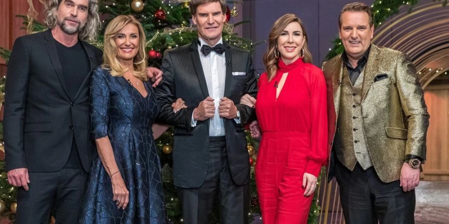 Die weihnachtlichen Löwen und Löwinnen um Carsten Maschmeyer (M.).