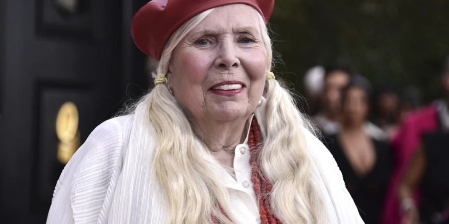 Die kanadische Sängerin und Songschreiberin Joni Mitchell kehrt nach zwei Jahrzehnten auf die Bühne zurück.