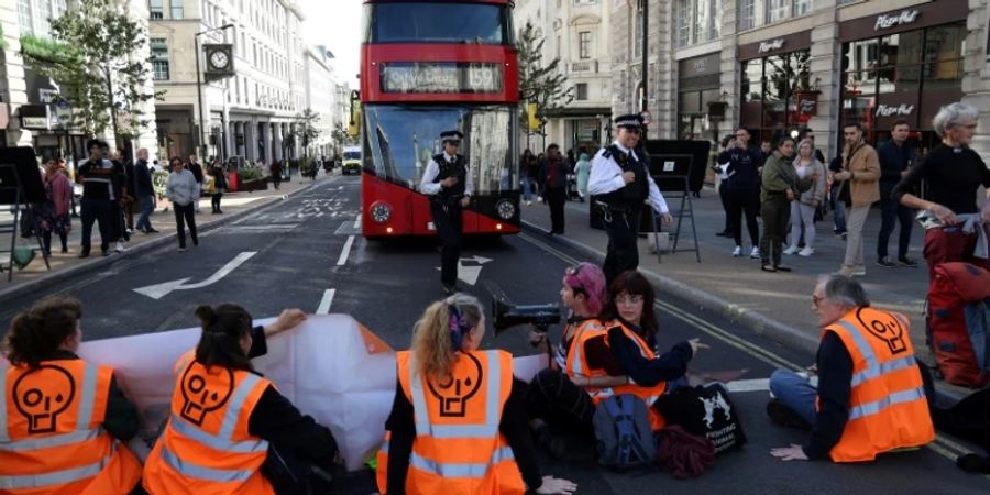 Sitzblockade bei einer Demonstration in London