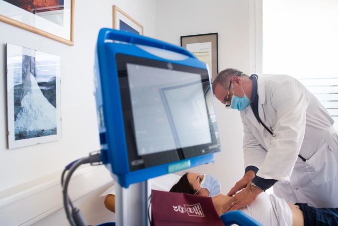 Patienten mit Long Covid zeigen im Blut häufig Anzeichen einer Autoimmunerkrankung. Dies haben kanadische Forscher mit einer neuen Covid-19 Studie empirisch aufgezeigt. (Symboldbild) long covid
