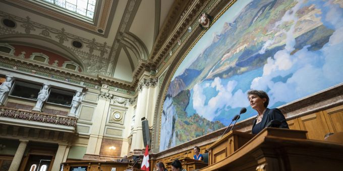 Bundesraetin Simonetta Sommaruga spricht zur moeglichen Rettung von Unternehmen der Elektrizitaetswirtschaft durch den Staat, an der Herbstsession der Eidgenoessischen Raete, am Dienstag, 13. September 2022 im Nationalrat in Bern. (KEYSTONE/Alessandro della Valle)