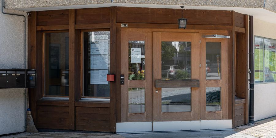 Eingang zur Gemeindeverwaltung Boltigen. - Simmental