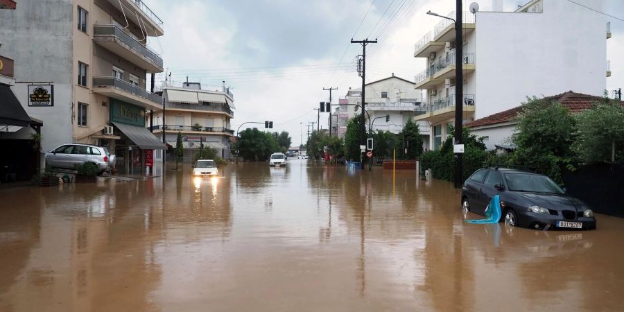 Erst Anfang September stand die griechische Hafenstadt Volos unter Wasser, wie dieses Bild zeigt. Nun gibt es erneut Überschwemmungen.