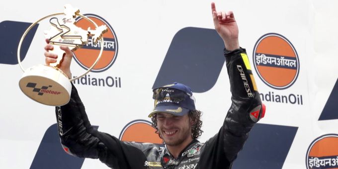 Marco Bezzecchi jubelt in Indien über den GP-Sieg. Sieger MotoGP