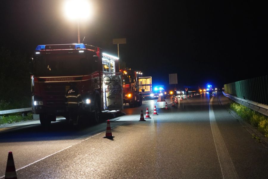 Die Polizei musste die Autobahn längere Zeit sperren.