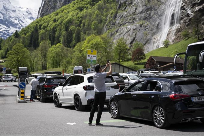 Täglich strömen viele Touristen nach Lauterbrunnen BE, um den Staubbachfall zu bestaunen. logiernächte