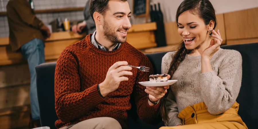 Mann, Frau, Kuchen, flirten