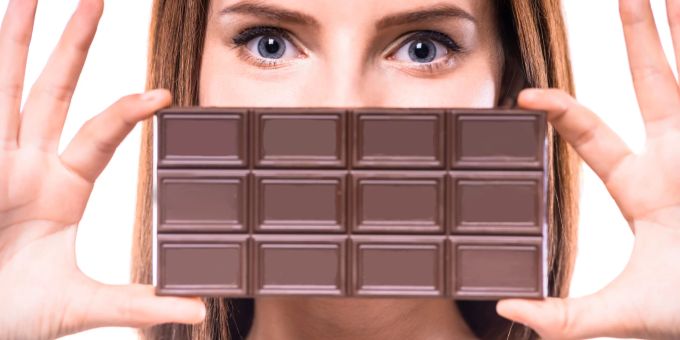 Schmerzen lindern - So hilft Schokolade während der Menstruation