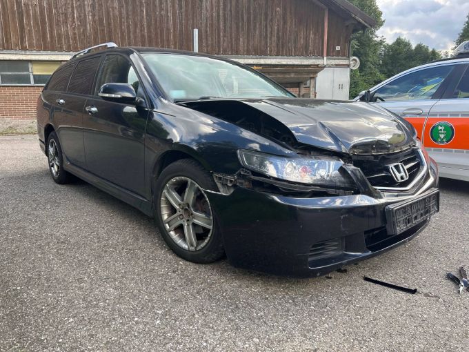 Eine junge Frau wurde bei der Kollision verletzt. Kollision