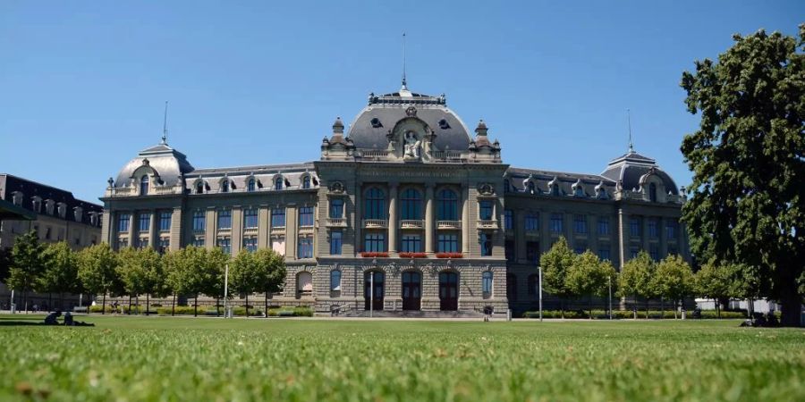 Blick auf das Hauptgebäude der Universität Bern. (Archivbild)