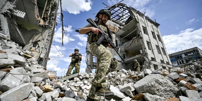 Ihre Feinde jagen sie gezielt – mit Granaten, Gewehren und Raketen. Ukraine-Krieg