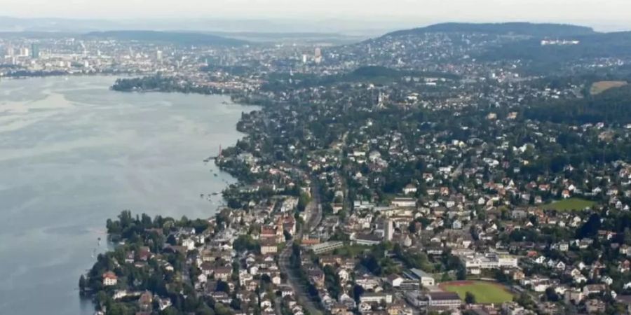 In Küsnacht ZH kam es zu mehreren Einbrüchen mithilfe von Bolzenschussgeräten.