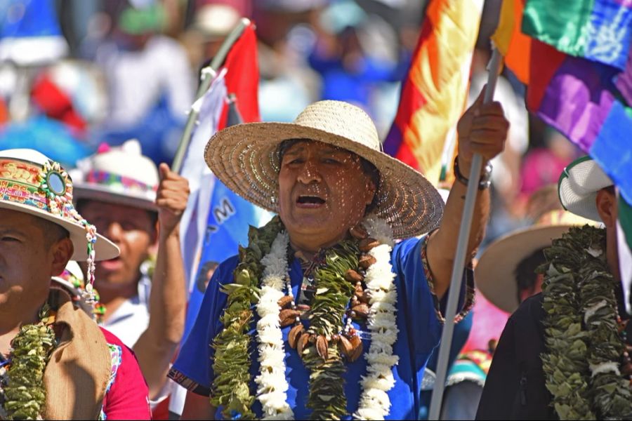 Sein Vorgänger, Evo Morales, findet deutlichere Worte und wirft einem General eine versuchte Machtübernahme vor.