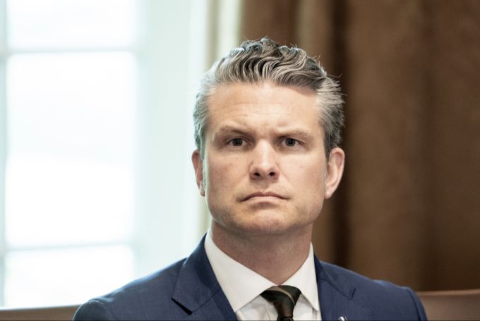 Verteidigungsminister Pete Hegseth darf seinen Job behalten. waltz