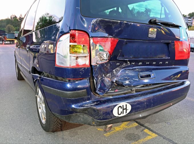 Am Auto entstand bei der Kollision ein Sachschaden. sachschaden