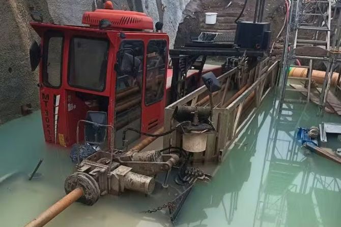 Hünenberg Baugrube Unfall überschwemmt