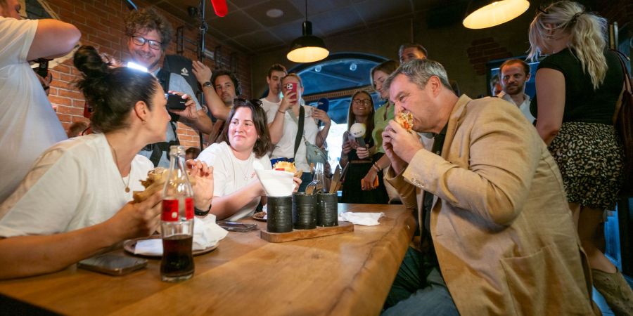 Die Essgewohnheiten von CSU-Chef Söder sieht der Minister entspannt. (Archivbild)