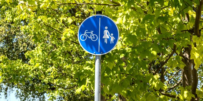 Laub Baum Schild blau