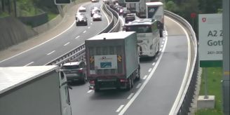Lange Wartezeit - Verkehr staut sich am Gotthard in beide Richtungen Lange Wartezeit - Verkehr staut sich am Gotthard in beide Richtungen