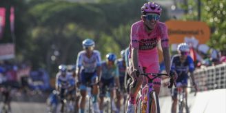 Triumphfahrt - Simon Yates gewinnt den 108. Giro d'Italia Triumphfahrt - Simon Yates gewinnt den 108. Giro d'Italia