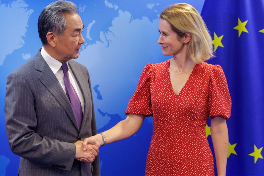 Chinas Aussenminister Wang Yi traf EU-Aussenbeauftragte Kaja Kallas.