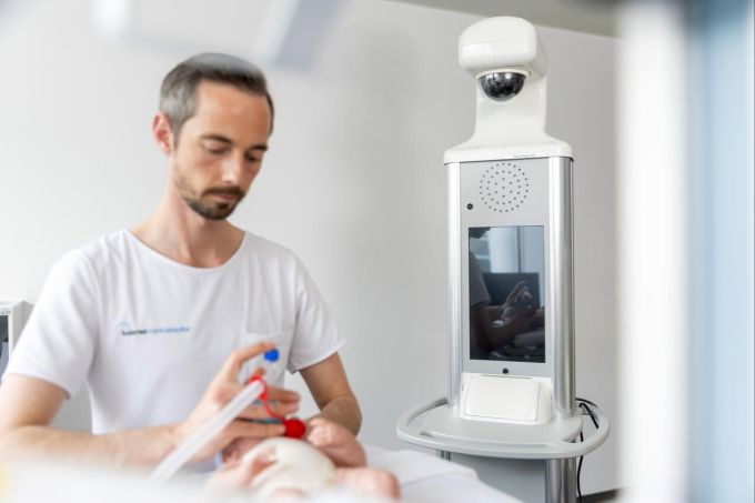 Die medizinischen Fachkräfte können sich über die «Virtual Care» in Notsituationen auch sofortige Fachhilfe einholen. virtuelle Pflege