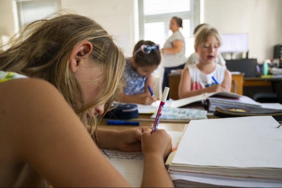 In der Schule belegen häufig Mädchen Ämter wie Klassensprecherin. (Symbolbild)