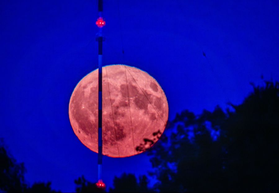 Mond Erdbeermond