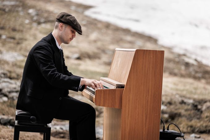 Elia Gasser wird während den Inszenierungen live am Piano sitzen. matterhorn story