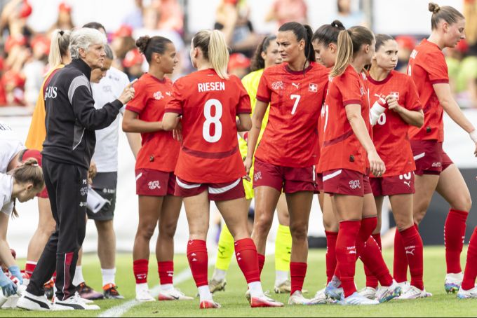 Nati-Coach Pia Sundhage (links) hat ihr Team für die WEURO 2025 zusammen. WEURO 2025