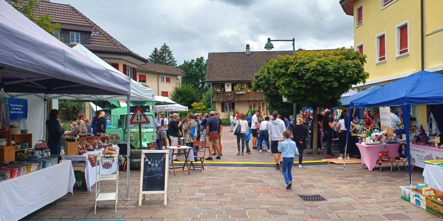 Markt Stände Menschen Fussgängerzone