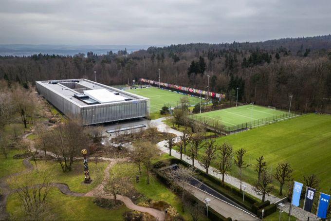 Eine Ex-Mitarbeiterin der Fifa klagte wegen ihrer Kündigung nach der Schwangerschaft. FIFA Hauptgebäude Zürich