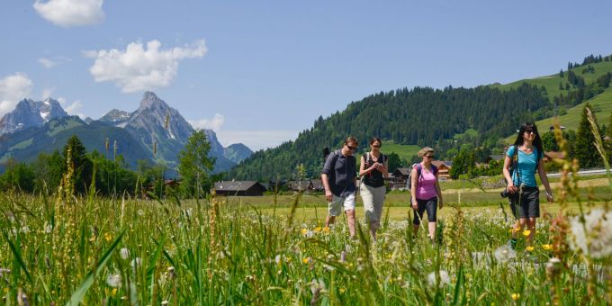 Im Saanenland ist der Weg zum nächsten Gourmetrestaurant nie weit. Wanderung Gstaad Saanenland