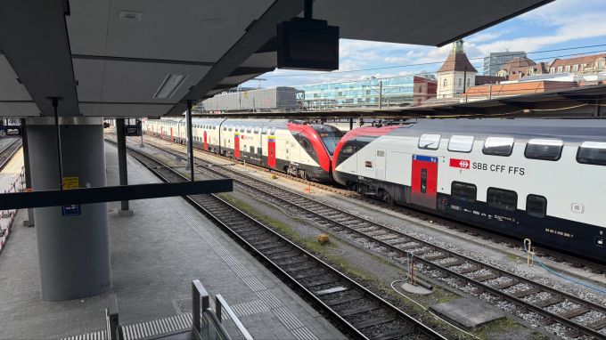 Im Sandwich zwischen Gleis 14 (links) und Gleis 12 (rechts) befindet sich das Gleis 13. bahnhof basel sbb