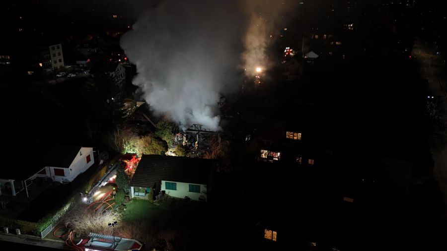 Der Brand in Staufen AG von oben - aufgenommen mit einer Drohne von Nau.ch.