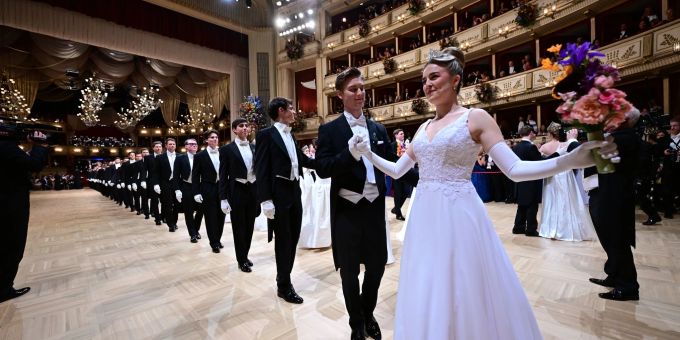 320 Debütantinnen und Debütanten eröffnen den Ball. 320 Debütantinnen und Debütanten eröffnen den Ball.