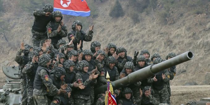 Wegen der Verluste werden die Angriffstruppen mit neuem Personal, vor allem aus der nordkoreanischen Armee, verstärkt. (Archivbild) Norkoreanische Soldaten