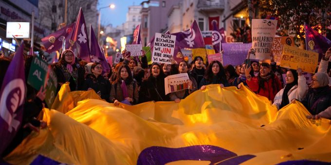 Istanbul - Türkei: Mehr als 100 Festnahmen bei Demo am Weltfrauentag