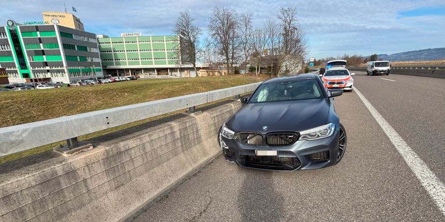 Autofahrer verunfallt A13